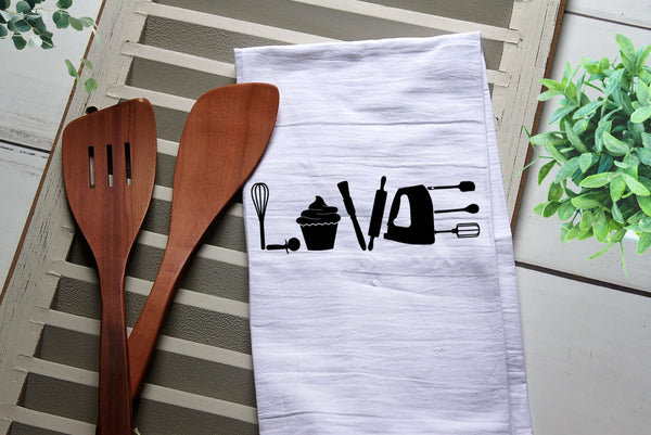 Love Baking Tea Towel, Kitchen Towel, Cook, Kitchen, Personalized Towel, Kitchen, Baking, Love, Love to Bake